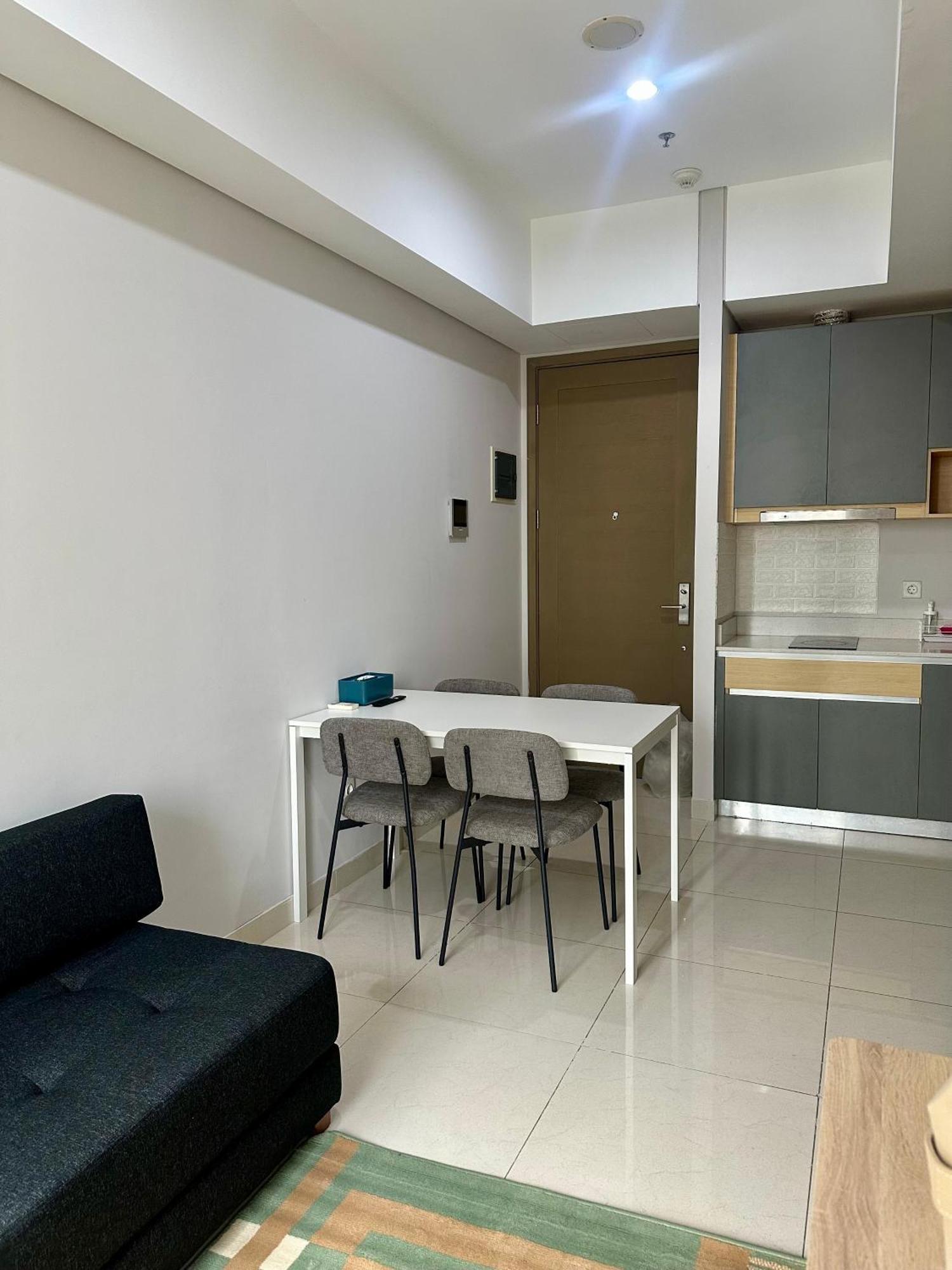 Apartment Cozy Connected To Mall By Lexington *